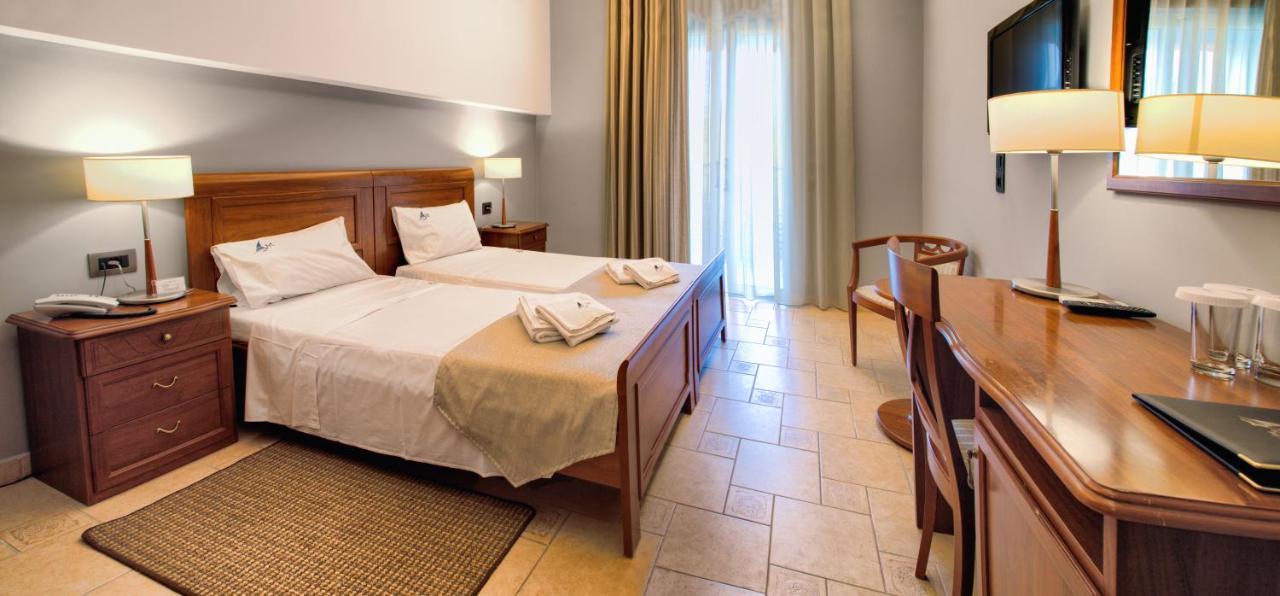 Mediterranean Beach Resort ラガナス エクステリア 写真