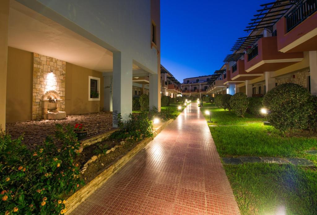 Mediterranean Beach Resort ラガナス エクステリア 写真